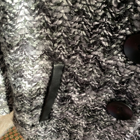 Alfa I petites wide cropped arm cropped knit jacket. Worn twice - Picture 4 of 4